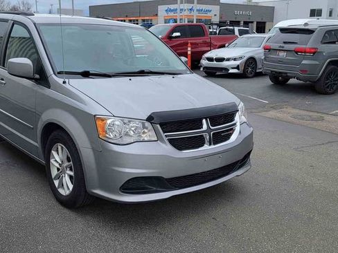 Used 2015 Dodge Grand Caravan SXT image 3