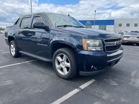 Used 2008 Chevrolet Avalanche LT AWD/4WD image 3