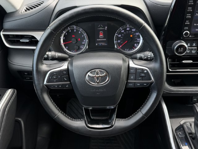 Used 2021 Toyota Highlander LE FWD image 14