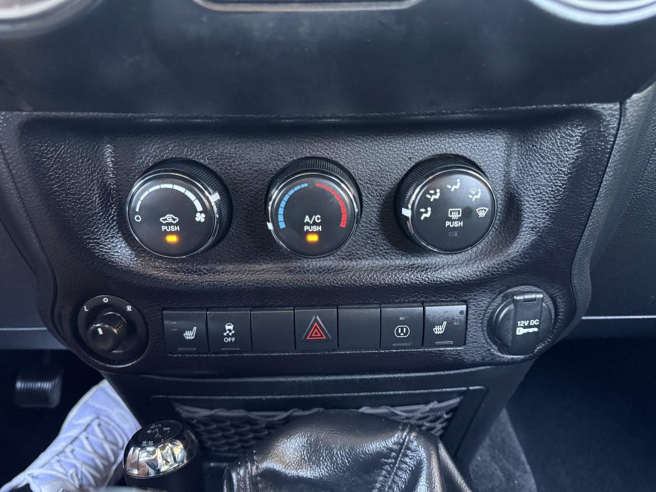 Used 2017 Jeep Wrangler Unlimited Rubicon w/ Cold Weather Group AWD/4WD image 23