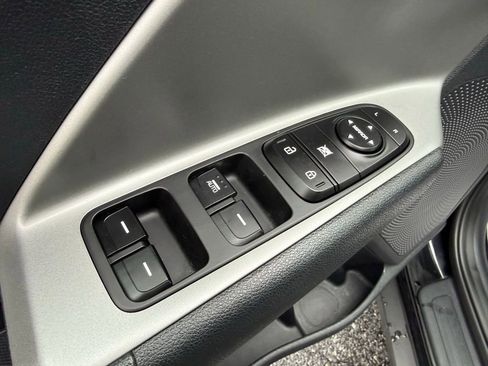 Used 2019 Kia Niro LX image 10