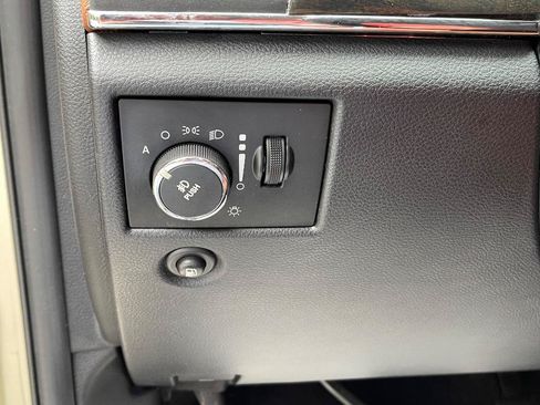 Used 2012 Jeep Grand Cherokee Overland Summit AWD/4WD image 33