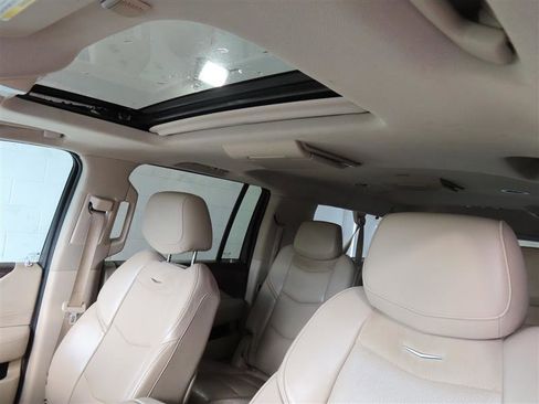 Used 2015 Cadillac Escalade ESV Luxury RWD image 19