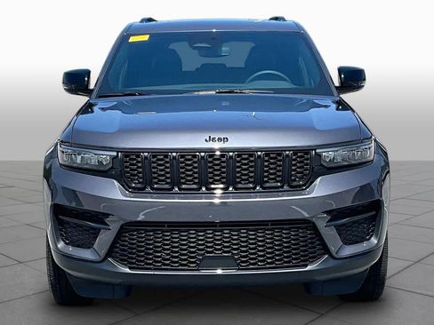 Used 2023 Jeep Grand Cherokee Altitude AWD/4WD image 4