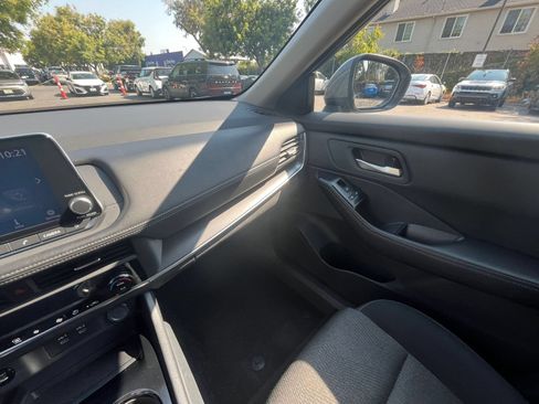 Used 2025 Nissan Rogue SV AWD/4WD image 37