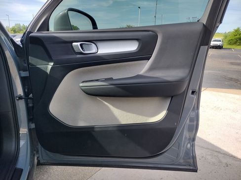 Used 2020 Volvo XC40 T4 Momentum FWD image 33
