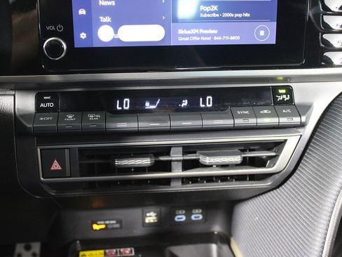 Used 2025 Toyota Camry SE FWD image 15