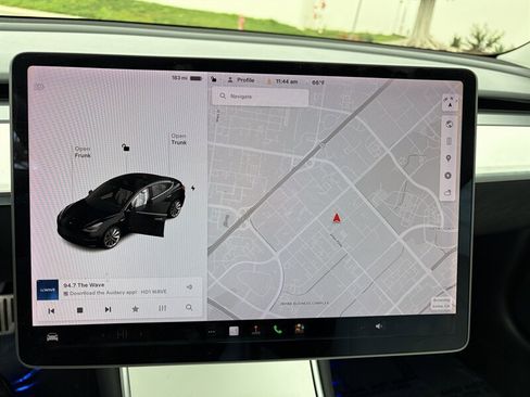 Used 2018 Tesla Model 3 Mid Range image 17