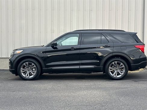 Used 2022 Ford Explorer XLT image 8