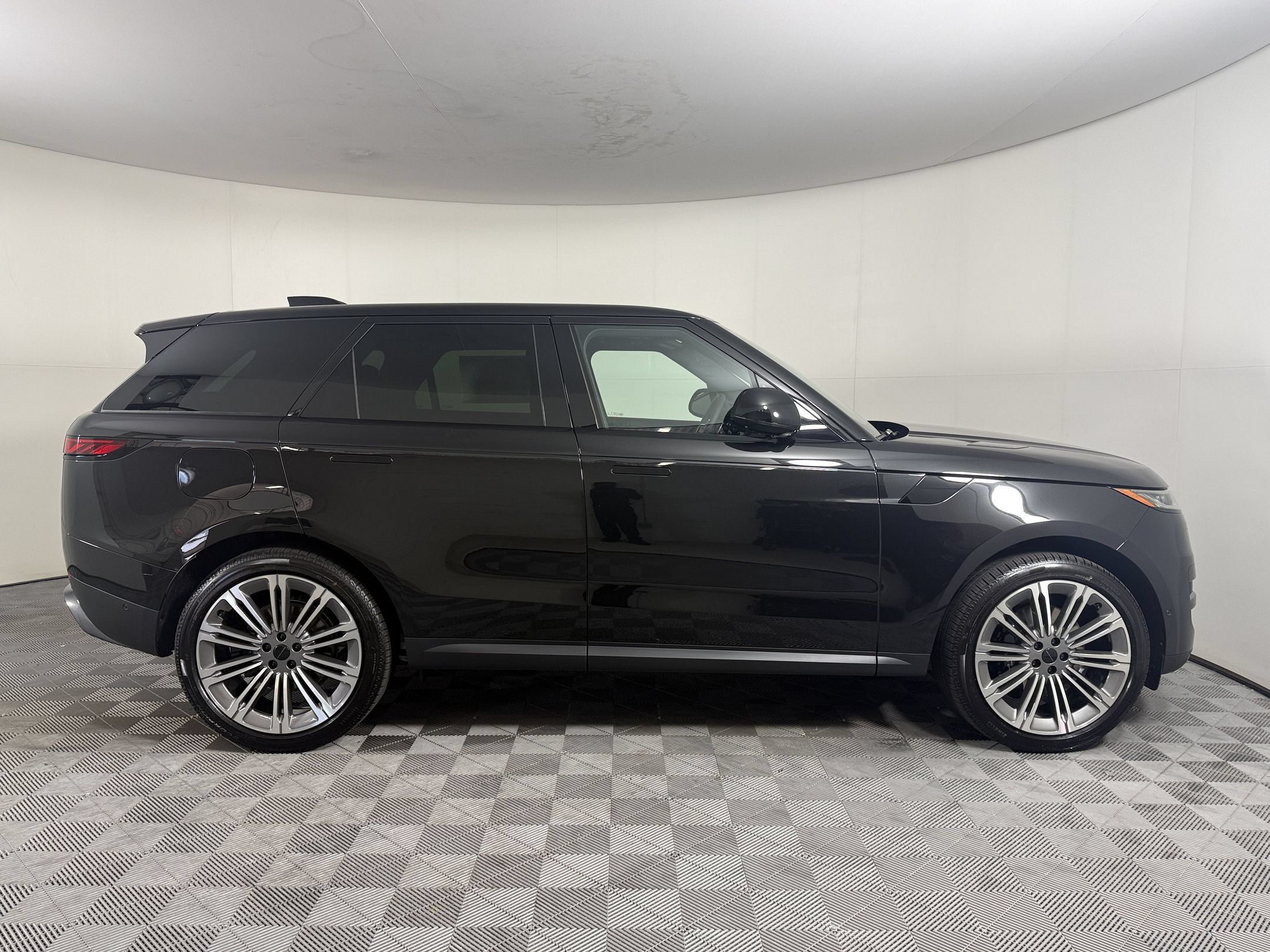 New 2027 Land Rover Range Rover Sport SE AWD/4WD image 8