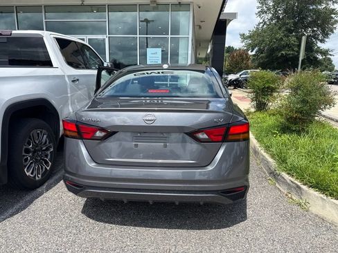 Used 2024 Nissan Altima 2.5 SV FWD image 6