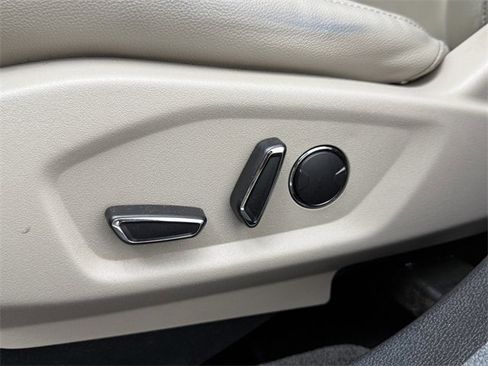 Used 2018 Ford Explorer XLT w/ Equipment Group 202A image 27