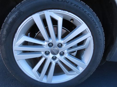 Used 2019 Audi Q5 2.0T Premium Plus w/ Premium Plus Package image 17