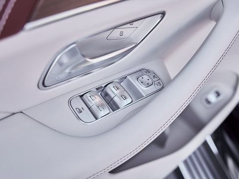 Used 2026 Mercedes-Benz Maybach GLS 600 4MATIC image 32