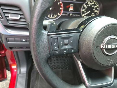 Used 2023 Nissan Rogue SV AWD/4WD image 19
