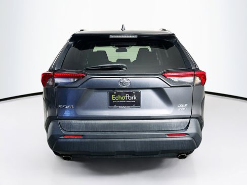 Used 2021 Toyota RAV4 XLE AWD/4WD image 7