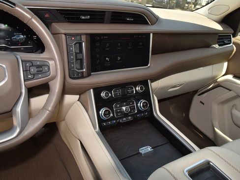 Used 2024 GMC Yukon XL Denali w/ Advanced Technology Package AWD/4WD image 28