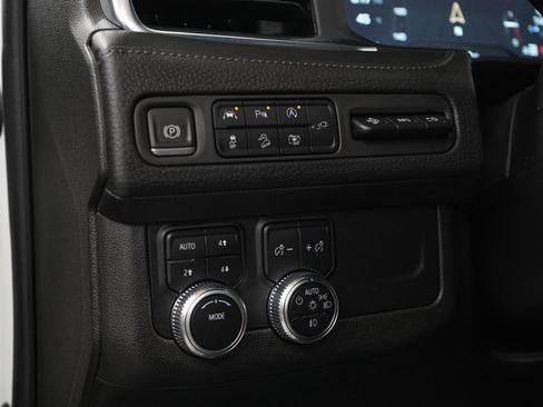 Used 2022 GMC Yukon XL Denali image 25