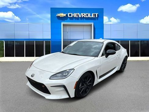 Used 2024 Toyota GR86 Premium RWD image 7