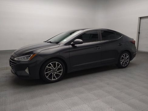 Used 2020 Hyundai Elantra Limited w/ Cargo Package (C1) FWD image 2