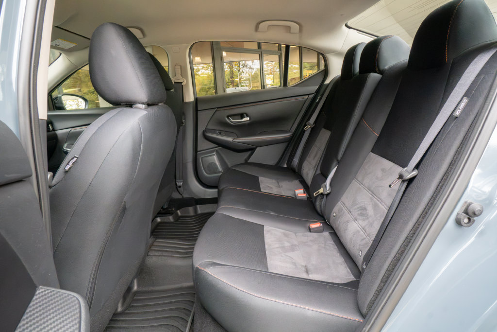 Used 2024 Nissan Sentra SR FWD image 16