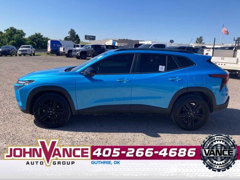 Used 2025 Chevrolet Trax ACTIV w/ Driver Confidence Package FWD image 2