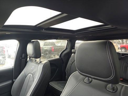 New 2026 Chrysler Pacifica Limited w/ S Appearance Package image 16