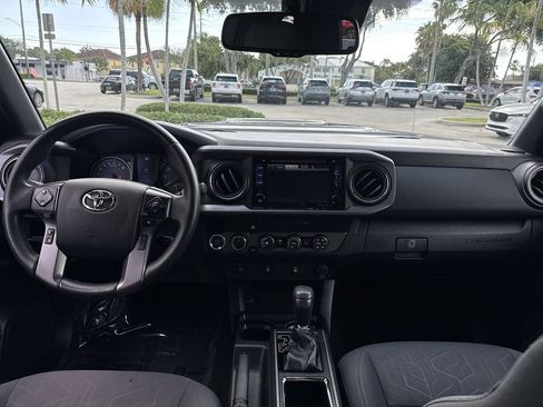 Used 2019 Toyota Tacoma TRD Sport AWD/4WD image 14