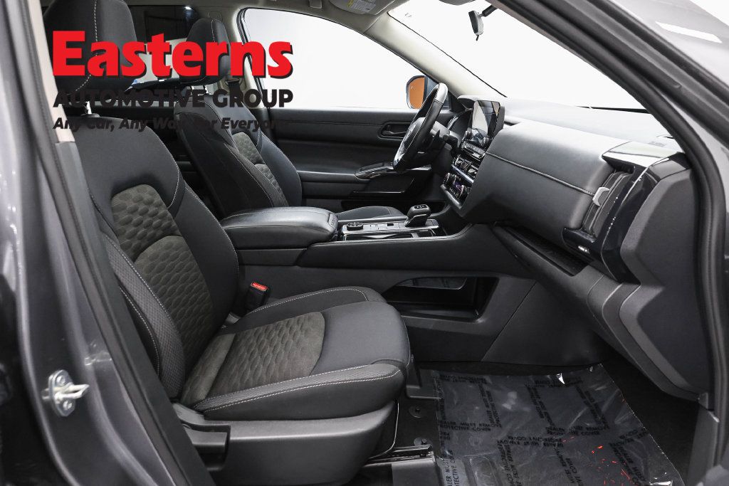 Used 2023 Nissan Pathfinder SV w/ SV Premium Package AWD/4WD image 28