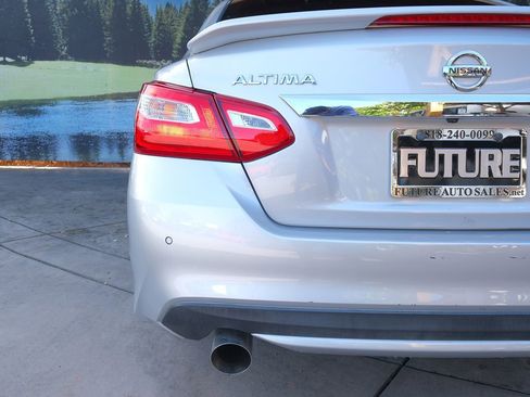 Used 2016 Nissan Altima 3.5 SL w/ 3.5 Technology Package image 42