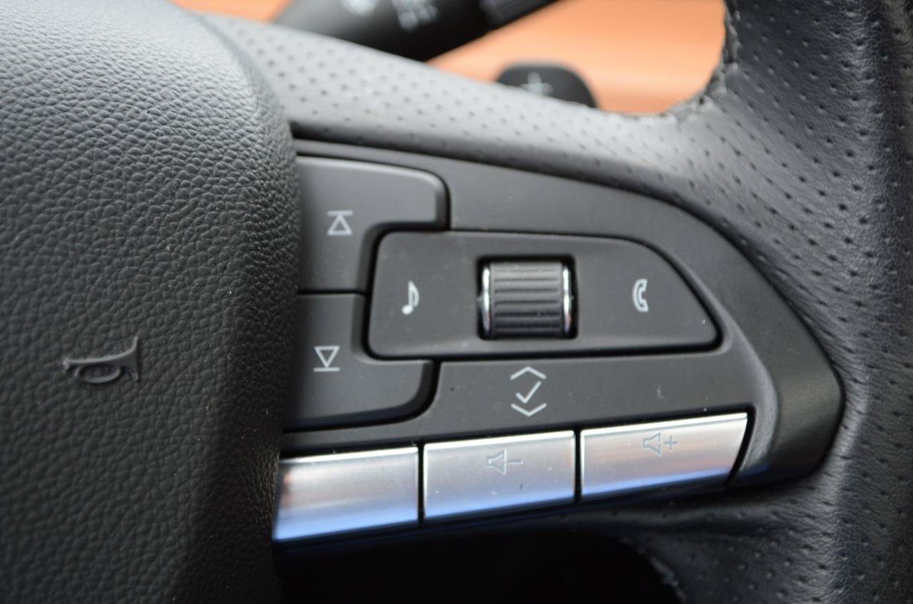 Used 2025 Cadillac XT4 Sport AWD/4WD image 33