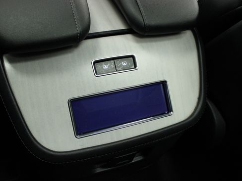 Used 2025 Lincoln Navigator Reserve image 35