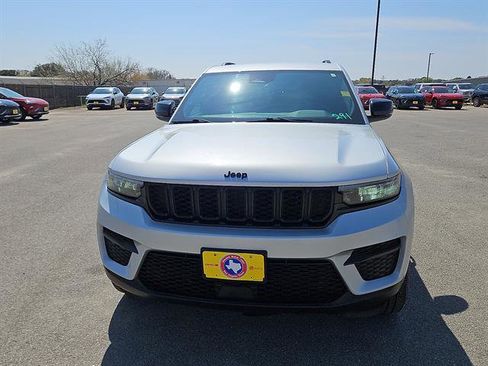 Used 2022 Jeep Grand Cherokee Altitude image 8