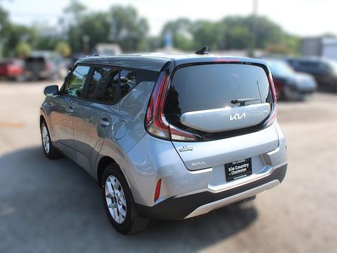 Certified 2025 Kia Soul LX w/ LX Technology Package FWD image 11