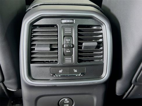 New 2026 Porsche Macan image 26