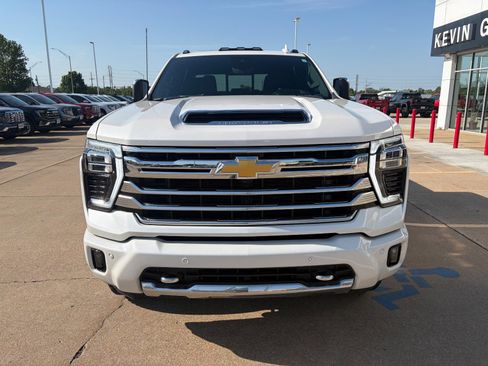 Used 2025 Chevrolet Silverado 3500 High Country w/ High Country Premium Package AWD/4WD image 2
