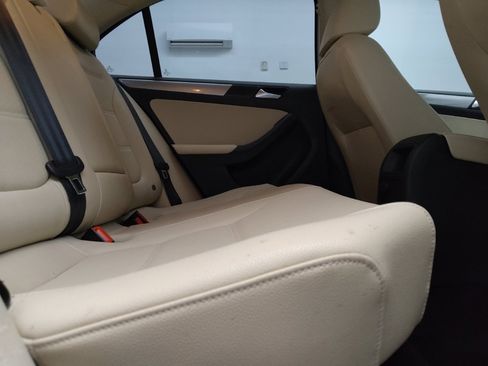 Used 2017 Volkswagen Jetta SE FWD image 19