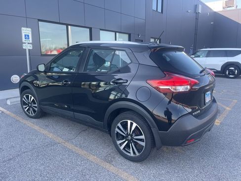 Used 2019 Nissan Kicks SV image 2