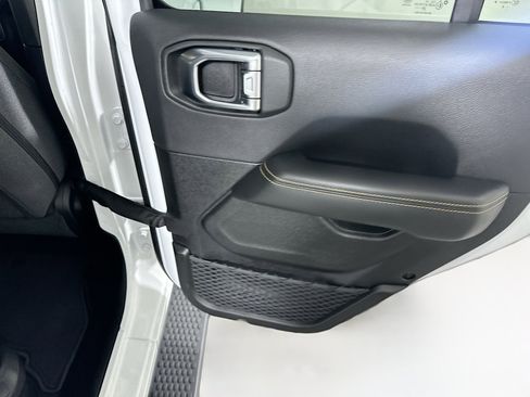 Used 2025 Jeep Wrangler Sahara image 27