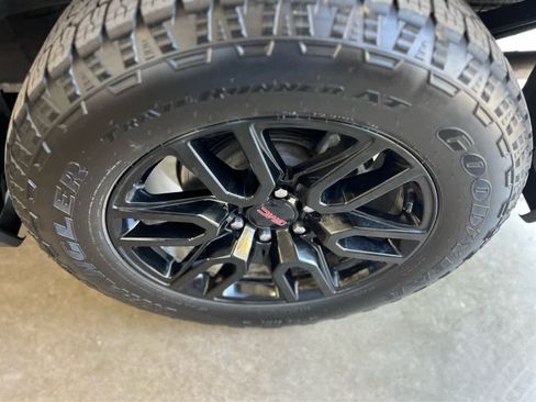 Used 2023 GMC Sierra 1500 Elevation image 14