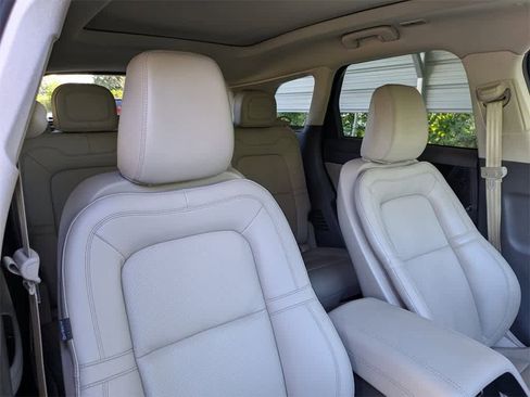 Used 2022 Lincoln Corsair FWD w/ Premium Package image 6