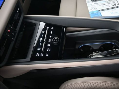 Used 2025 Porsche Macan Electric image 17