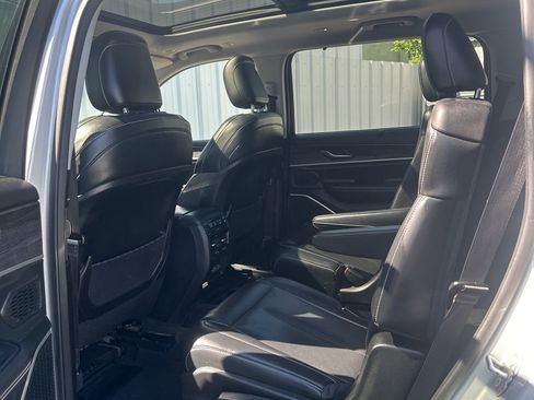 Used 2021 Jeep Grand Cherokee L Limited w/ Luxury Tech Group II AWD/4WD image 11