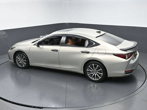 Used 2019 Lexus ES 300h w/ Premium Package FWD image 40