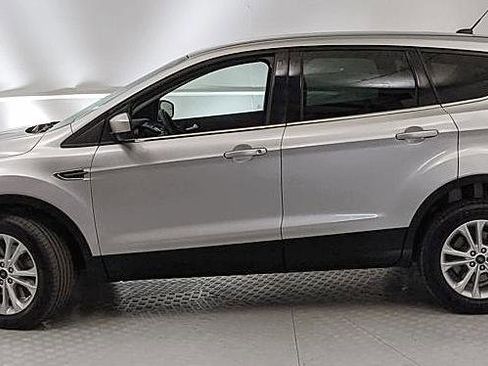 Used 2017 Ford Escape SE image 5