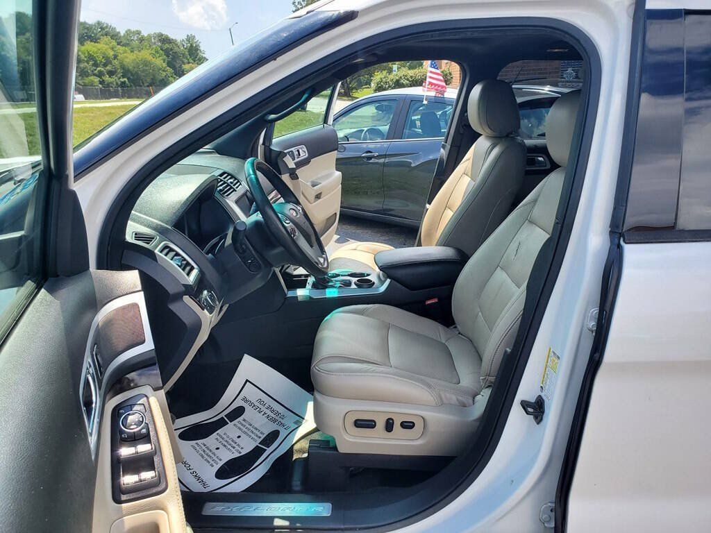 Used 2015 Ford Explorer Limited w/ Equipment Group 302A FWD image 9