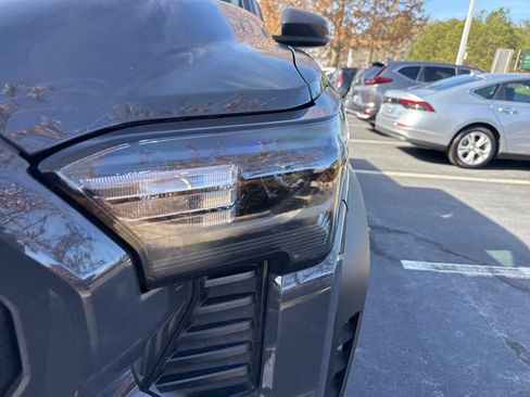 Used 2024 Toyota Tacoma TRD Off-Road image 10