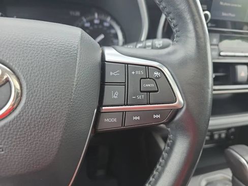 Used 2020 Toyota Highlander XLE AWD/4WD image 22