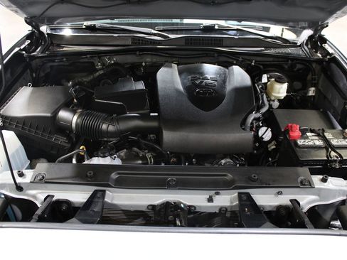 Used 2020 Toyota Tacoma SR5 w/ Technology Package AWD/4WD image 35