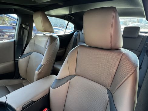 Certified 2023 Lexus ES 250 w/ Premium Package image 18